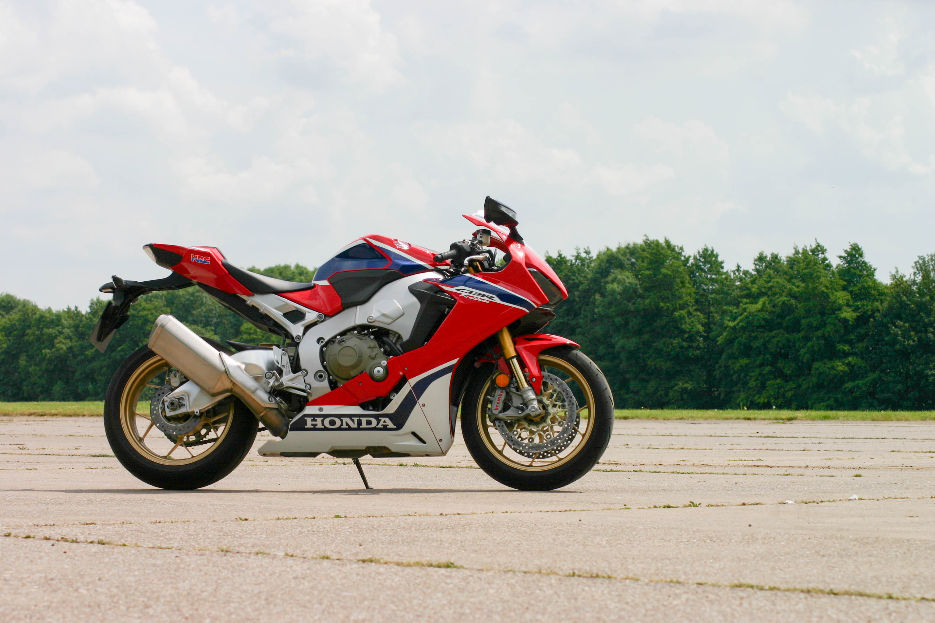 Honda Cbr1000rr Fireblade Sp1 Review Ridewithpeaks