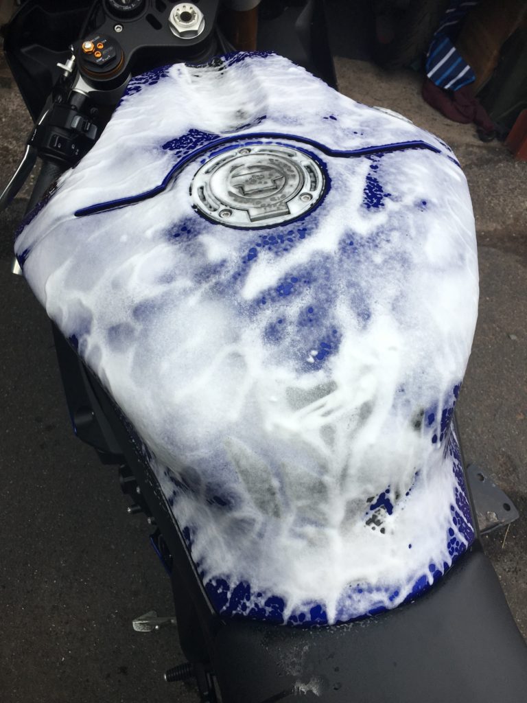 Canned snowfoam