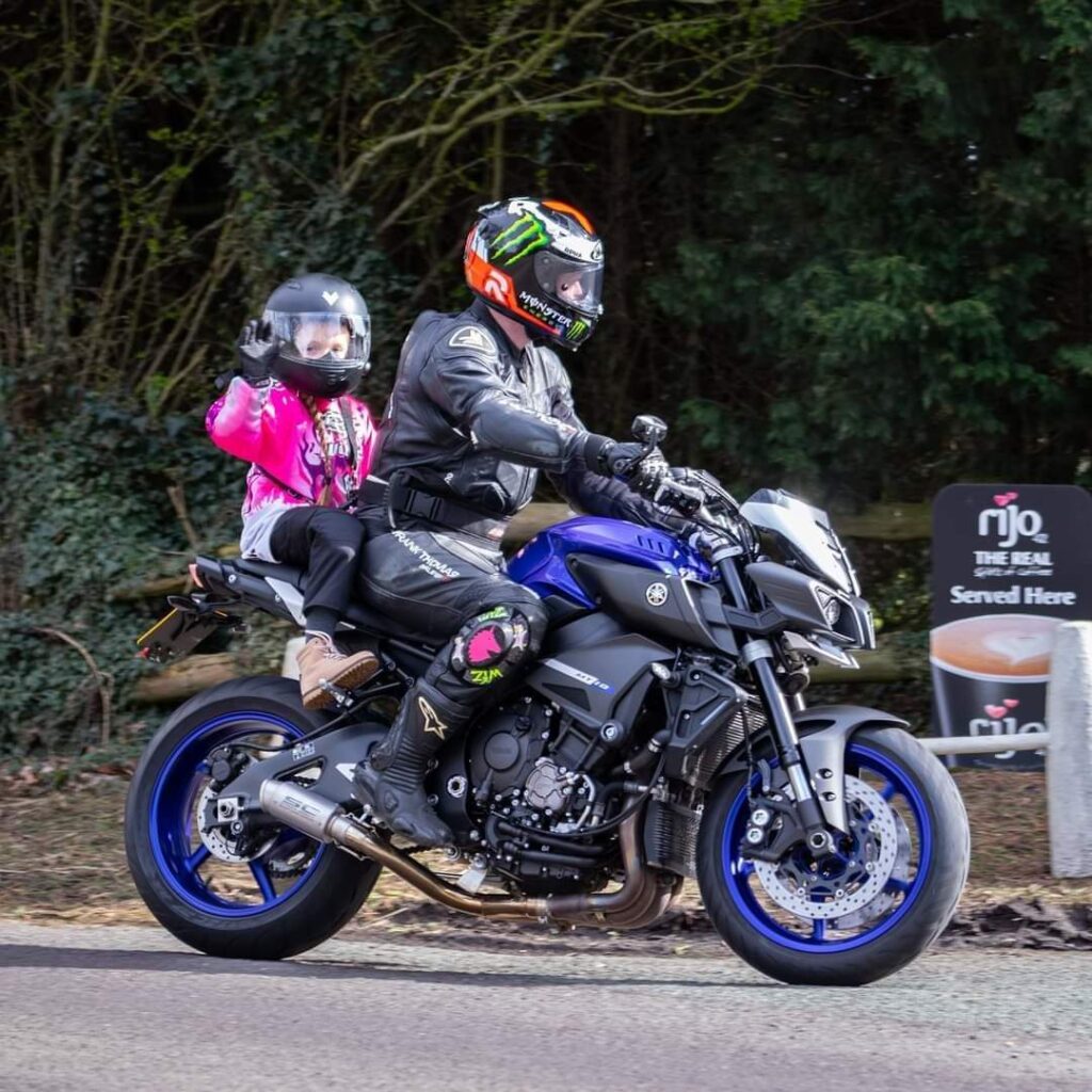 MT10 pillion